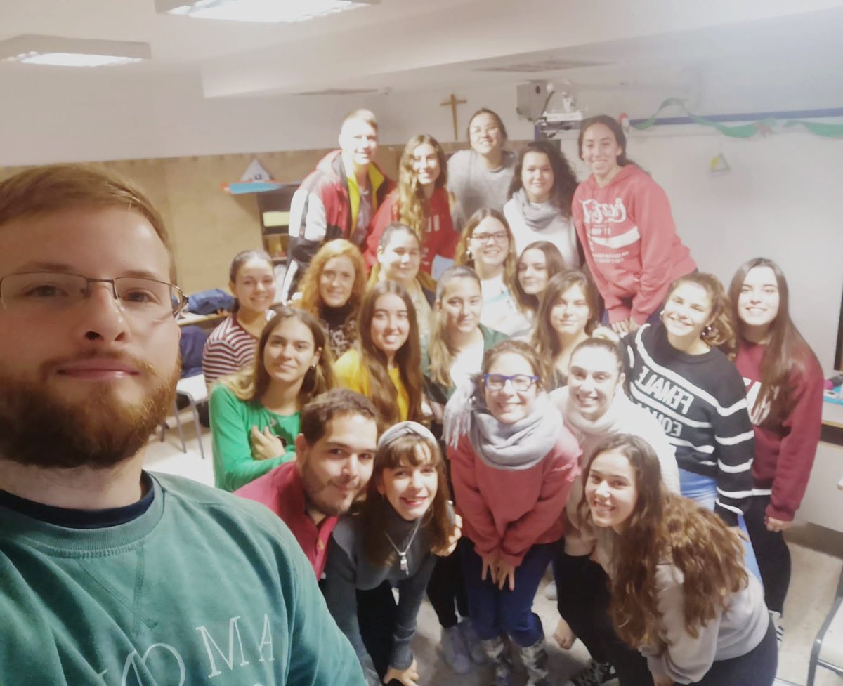 CES_RMISEVILLA's tweet photo. ☔¡Los días de lluvia también molan! 🌈Los alumn@s de #2APSD realizan su balance trimestral: reconocen sus errores, agradecen todo lo vivido y se proponen mejoras para el 2020. ¡Qué bonito es verlos crecer y madurar cada día! #SurFEarParaAmar #Adviento #Navidad #MiColeMola https://t.co/EG8tKO6JqC