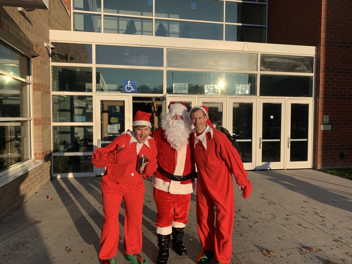 The Elves strike multiple schools in the Valley #bringingthecheer #HawkNation ⁦@HVAPrincipal⁩ ⁦<a href="/HVAHawks/">Hardin Valley Academy</a>⁩