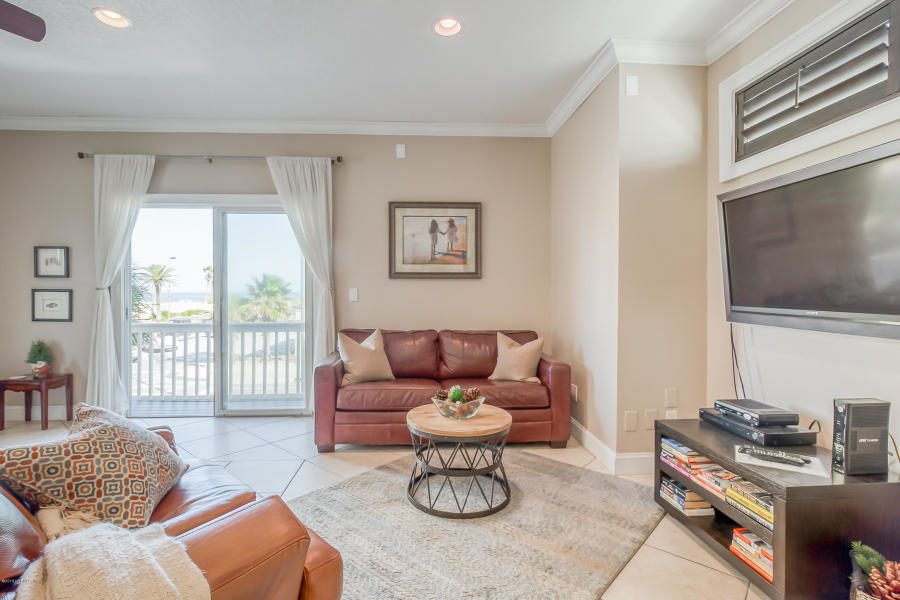 CCUnderwood's tweet photo. #NEWLISTING 
This Beach Listing is a 🌊MUST SEE🌊
🛌 3 Beds 🛀 3 Baths
📍 Jacksonville Beach
📏 2242 sq ft
📲 Call/text for your appointment 904-304-7005
Details here ➡️ https://t.co/V9klfaH4ph 
Beautiful straight ocean view in this 3 story townhouse on the corner facing 1st St https://t.co/jVe1Lt6dLO