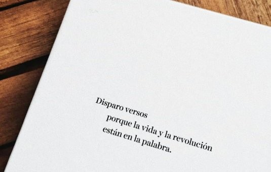 CrAccionpoetica's tweet photo. Disparo versos... 

@bentodlc
Libro: No todo está perdido; todavía nos queda cerveza, poesía y sexo https://t.co/WemhUVzSli
