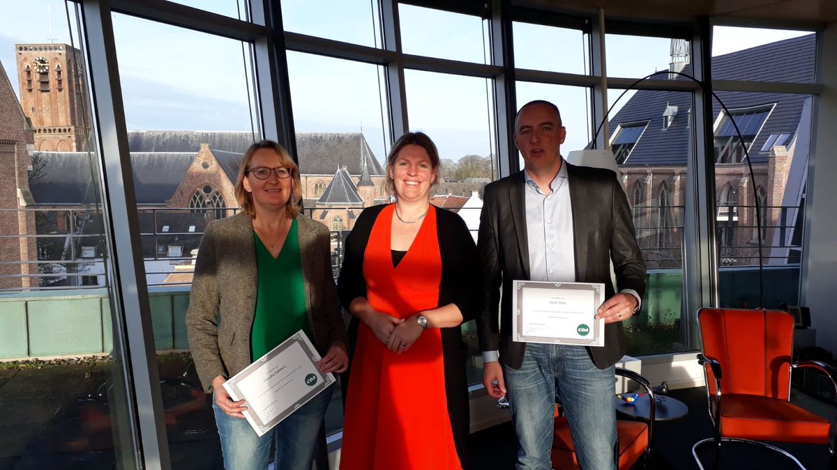 Trots op geslaagde cursisten voor cursus Politiek actief. Vandaag laatste bijeenkomst in burgemeesterskamer met meet&amp;greet wethouder  <a href="/SimonBuwalda/">Simon Buwalda</a>