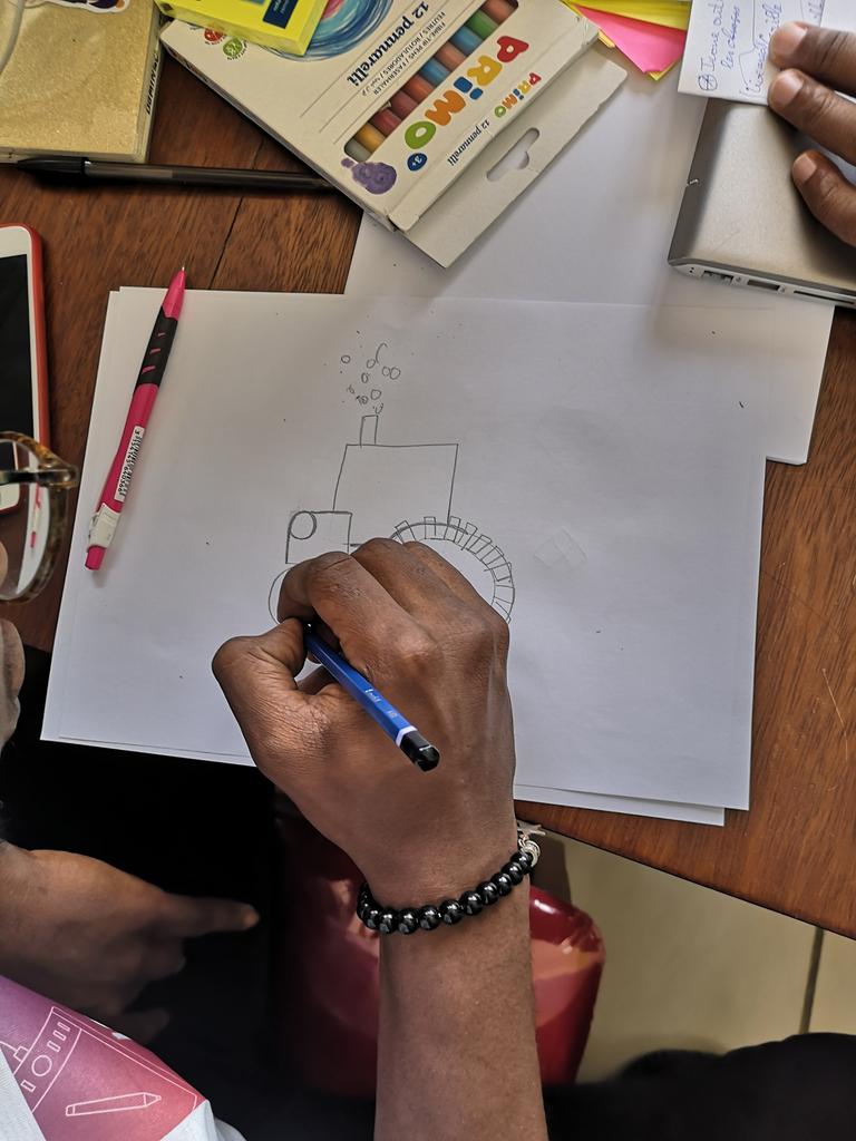 AfricaDesignSch's tweet photo. Jour✌🏾 de l'#Iconathon!
Après un retour sur les acquis de la veille, on passe aux exercices.
Petit challenge du matin: les apprenants doivent dessiner des #icônes en utilisant des formes. Simples. Basiques.
@helloyux @lecolededesign
@SemeCity #cocoji #Graphiste #Illustrateur https://t.co/9mTIIDOp2M