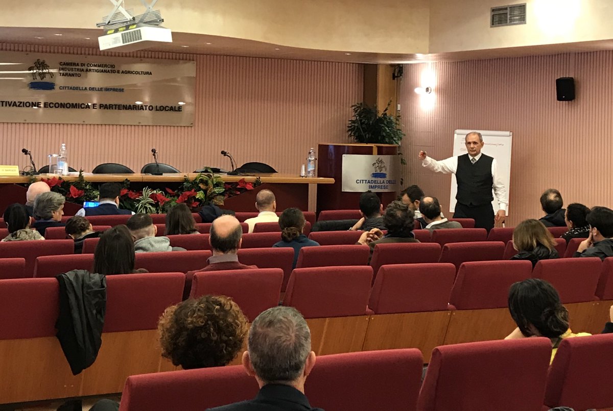 ITAformazione's tweet photo. 📢#Taranto riparte con l’Export➡️Parte oggi e prosegue domani il 3° modulo di #ExportPass #MARKETING, di @ITAtradeagency in collaborazione con @camcomtaranto 
👨‍🏫@marco_mbarozzi parla di #Fiere e del perchè parteciparvi @ClaudiaSanesi1 @addariale @FrancescaSane @expo_consulting https://t.co/fHZo4Lc7dY