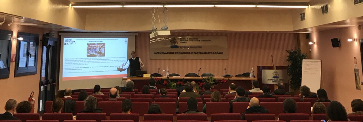 ITAformazione's tweet photo. 📢#Taranto riparte con l’Export➡️Parte oggi e prosegue domani il 3° modulo di #ExportPass #MARKETING, di @ITAtradeagency in collaborazione con @camcomtaranto 
👨‍🏫@marco_mbarozzi parla di #Fiere e del perchè parteciparvi @ClaudiaSanesi1 @addariale @FrancescaSane @expo_consulting https://t.co/fHZo4Lc7dY