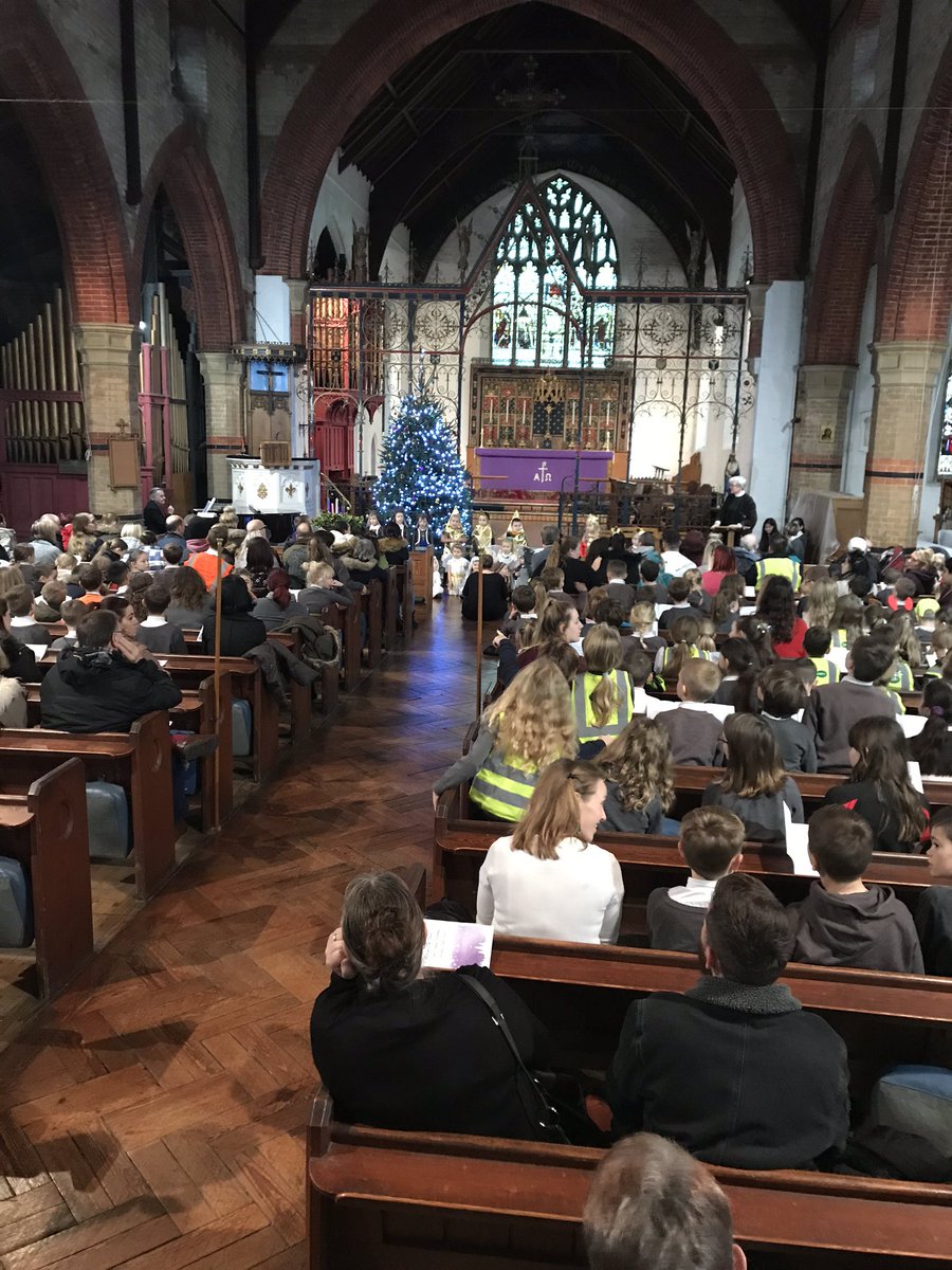 DestinoNadia's tweet photo. Our annual carol service has begun @PhoenixStPeter #family #proud https://t.co/YmXztHhRgX