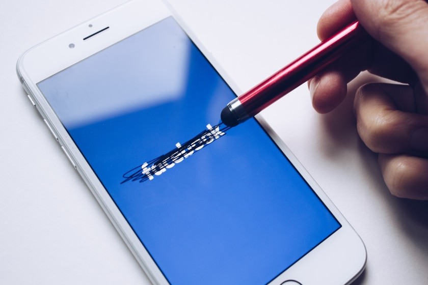 genbeta's tweet photo. Facebook admite que conoce nuestra ubicación aunque no le concedamos permiso para acceder a ella o la tengamos desactivada https://t.co/TnskdEbfmv https://t.co/F4C8npxBKB