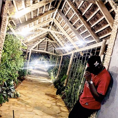 ekueloic's tweet photo. #NouvellePhotoDeProfil https://t.co/ofjyRbIbdF