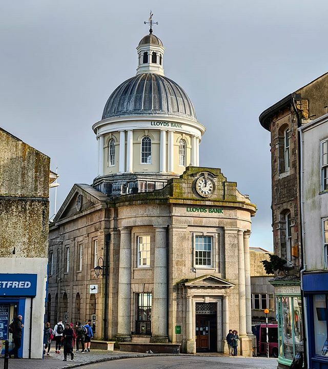 theTravelMemoir's tweet image. Market House in Penzance, completed in 1838, now occupied by Lloyd's Bank. I love the light in Penzance! #tech4travel
___
#tech4tea #t4tReviews #ttm #ttmUK #ttmUK19 #ttmCornwall #ttmCornwall19 #tech4travel2019 #t4tShotWithPixel4 ift.tt/2PYCgwo