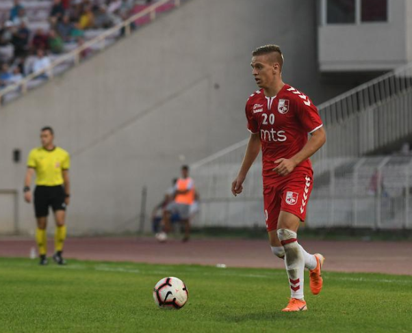 REDnews_THRYLOS's tweet photo. Ο #Olympiacos έκλεισε τον Nikola Cumic της #RadnickiNis. Ο Σέρβος εξτρέμ (έχει αγωνιστεί &amp; επιθετικός) έκλεισε τα 21 πριν ένα μήνα &amp; αυτή τη σεζόν έχει 16 συμμετοχές-4 γκολ-1 ασίστ. Η πρώην ομάδα του ερυθρόλευκου Lazar Randjelovic τον αγόρασε τον Γενάρη του 2019 από την #Metalac. https://t.co/ol3eJCNf97