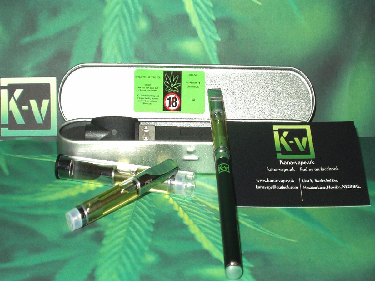 BuyCBDeu's tweet photo. Christmas Special........ Purchase a 30ml Cbd oil &amp; Receive a Free 1 x Empty G3 vape pen starter kit. https://t.co/Mp3EfZkiMU