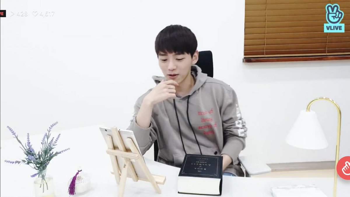 YOONSAN_TH's tweet photo. [LIVE] ยุนซานกำลังไลฟ์ทาง VLive ค่ะ 😁

산이의 고민상담소 open 
🔗 https://t.co/PvuFNFeQYd 

เข้าไปชมแล้วอย่าลืมกด ❤️ ให้ยุนซานกันด้วยนะคะ 

#윤산 #핫샷 #YOONSAN #HOTSHOT #ยุนซาน https://t.co/Qam4KUpvzk