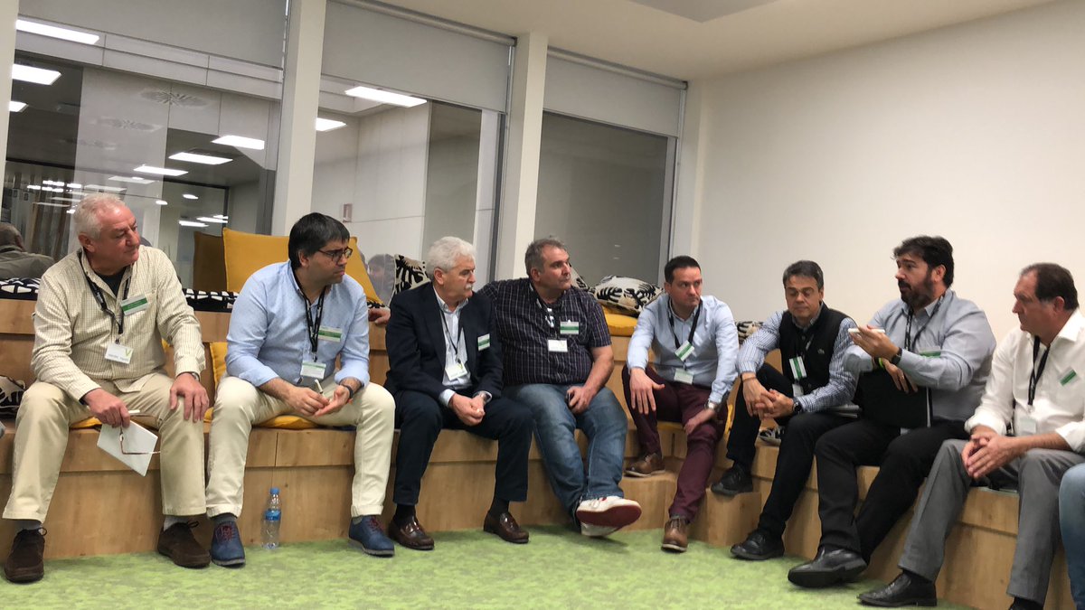 medori_electr's tweet photo. ¿Competir o colaborar? 🤔Nuestros instaladores apuestan por colaborar en las jornadas de @SchneiderES organizadas por @instaladores20 #Madrid 
.
#jornadaconinstaladores https://t.co/3gIqcslJCO