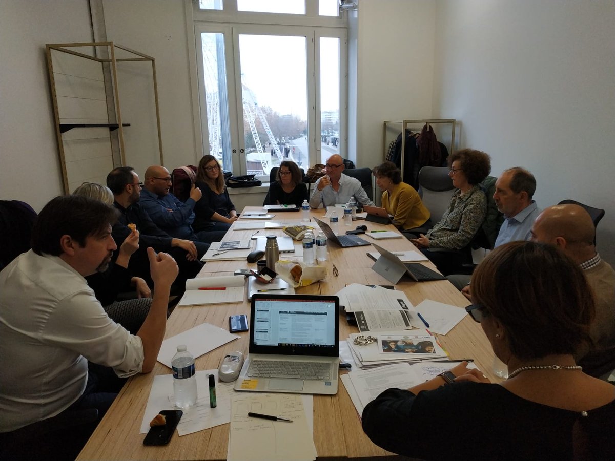 ProBonoLab's tweet photo. Live | Aujd à #Valence, les collaborateurs de la @CaissEpargneLDA &amp; @GroupeCPRO s'investissent au profit de 2 projets #solidaires : Valences Services et la Plateforme pour l'emploi 💪 Pcq l’argent ne peut pas tout, les assos ont aussi besoin de vous ! 👫 #ess #probono #mécénat https://t.co/4weLs8FqHp