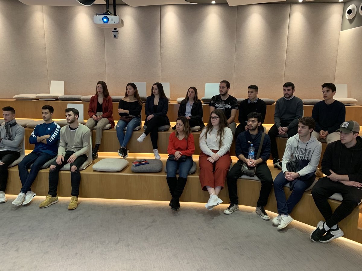 RamonSalabert's tweet photo. @aiguesbcnclient estem fen una visita molt interessant al centre de I+D amb una excel·lent promoció de quart curs del grau de empresa i tecnologia de la @UABBarcelona , @Eco_Empresa_UAB . El món de aigua es apassionant. https://t.co/NzTW3TPlqG