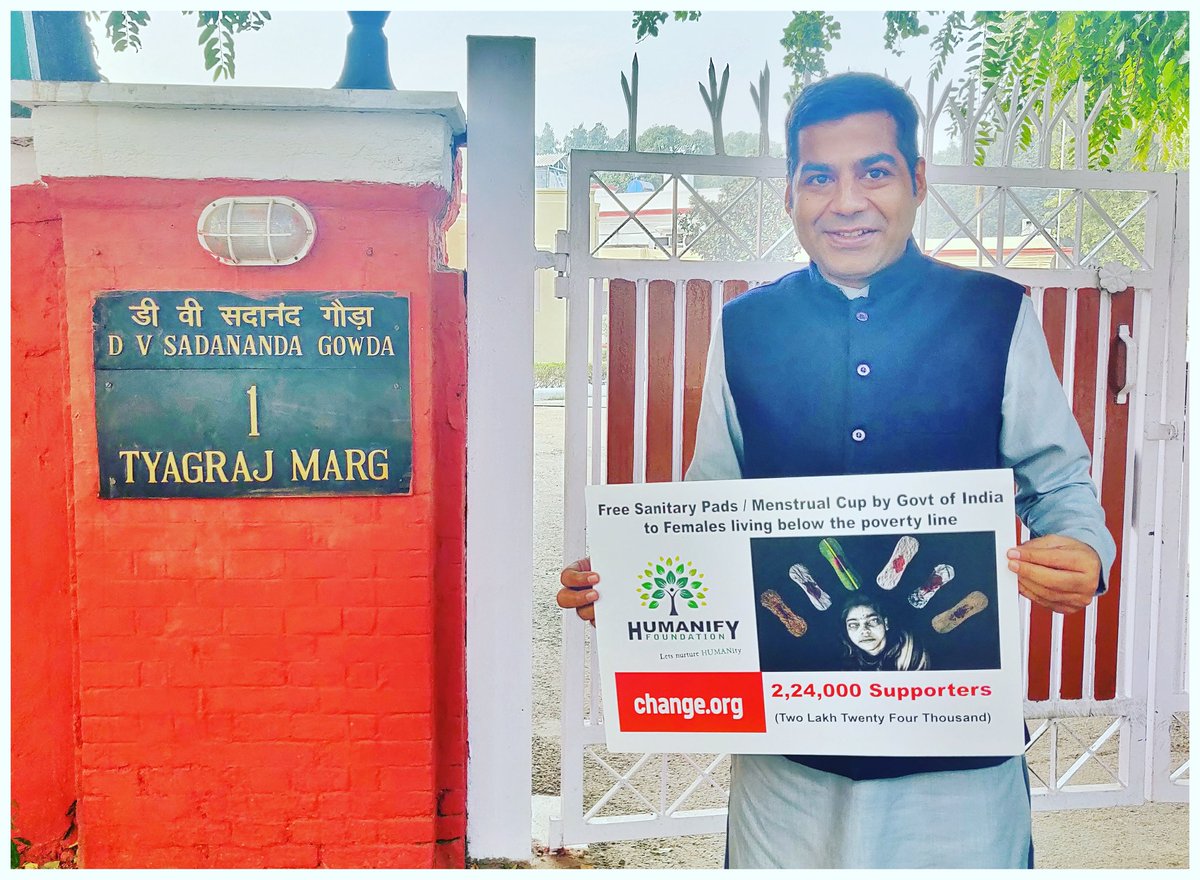 nirajgera's tweet image. Team #Humanify meets Sh.D.V. Sadananda Gawda ji, Minister of Chemicals and Fertilizers in the GOI

We requested to draft new guidelines for #Sanitarypads to avoid infection while using pads with hazardous chemical used on them

#Paavni  #MenstrualHygiene #Periods #Menstruation