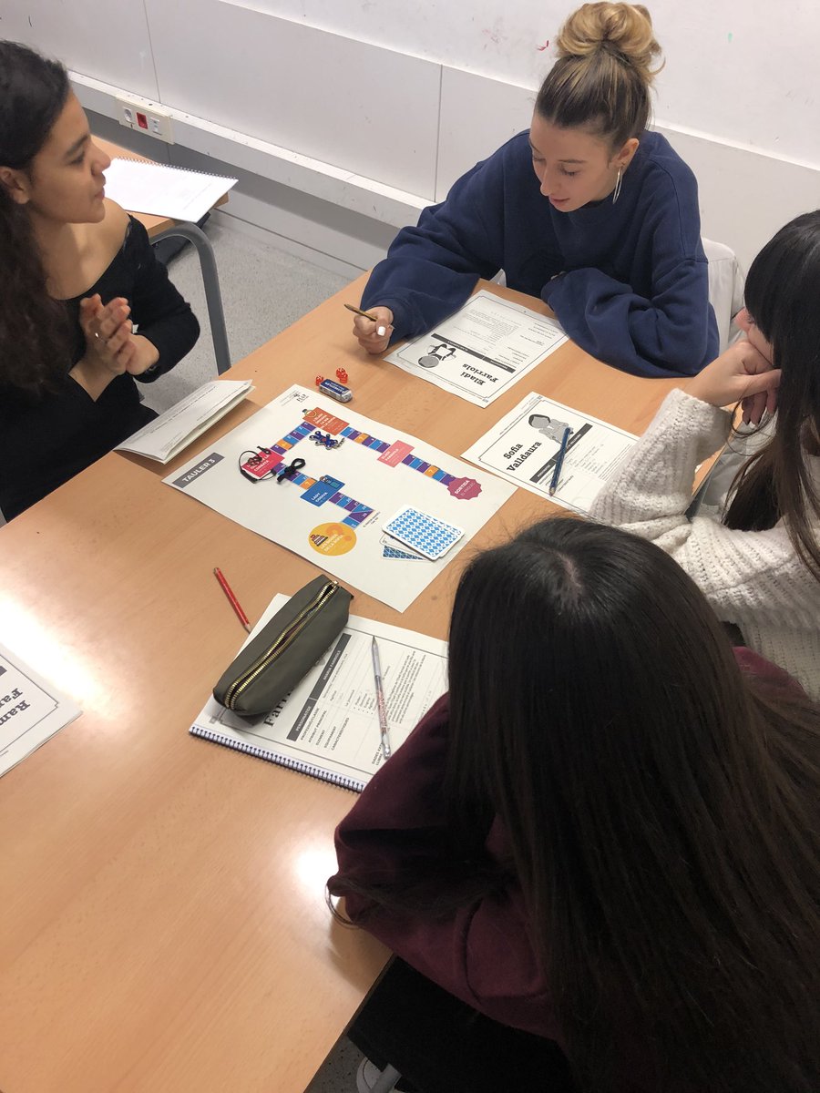 martasol13's tweet photo. Avui amb l’alumnat de 2n de batxillerat de l’@Ins4Cantons hem recreat la novel·la Mirall Trencat amb el joc de rol de @flip_educa https://t.co/DsPEuDPoDJ