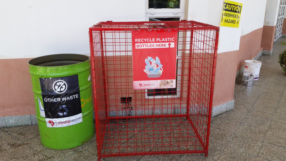 GreenDaystarKE's tweet image. We&apos;ve partnered with @CCBAinKenya for the #42GraduationCeremony @DaystarUni to ensure 100% collection of waste. #SolveDifferent #WorldWithoutWaste
