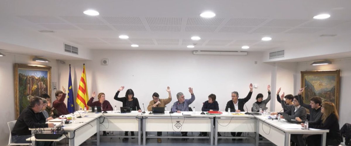 JuntsCapellades's tweet photo. 📌 PLE ORDINARI 18/12/19
⏩ A iniciativa de @JUNTSCapellades, presentem conjuntament amb @ERC_Capellades i @VdCCUP una moció en contra del Decret Digital aprovat pel govern espanyol en funcions.
La moció ha estat aprovada i la podeu trobar a les imatges.
#155digital https://t.co/yKViLtNVP7