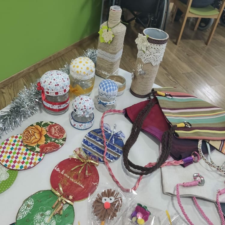 Comenzamos nuestra fiesta navideña en el centro 🌲🎅
Además del taller, disfrutamos de una rica chocolatada y una actuación divertida. 

¡La #navidad está cerca!

#centrosdedía