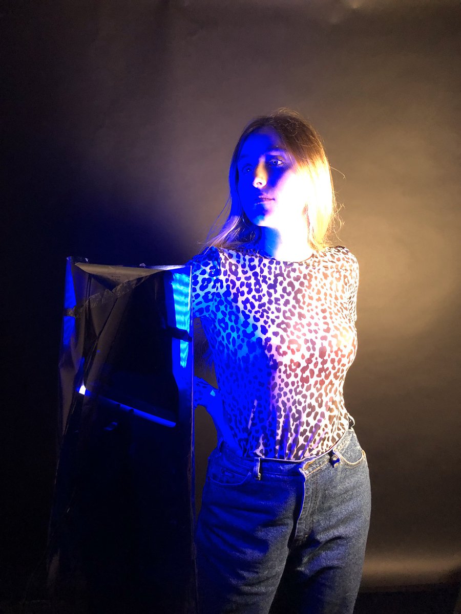 maryse_masson's tweet photo. #shooting #studio #photo  @EcoleLISAA #arago #GraphicDesigner #motiondesign 
Malgré la grève, nos étudiants restent   #créatifs  ❤️
@Agnes_Nicolas @ConstanceGrison @vanessafarnot @fvermorel https://t.co/Kq6Cp3WkBH