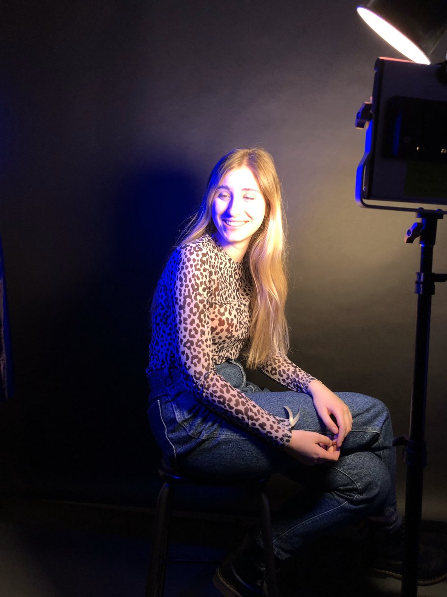 maryse_masson's tweet photo. #shooting #studio #photo  @EcoleLISAA #arago #GraphicDesigner #motiondesign 
Malgré la grève, nos étudiants restent   #créatifs  ❤️
@Agnes_Nicolas @ConstanceGrison @vanessafarnot @fvermorel https://t.co/Kq6Cp3WkBH