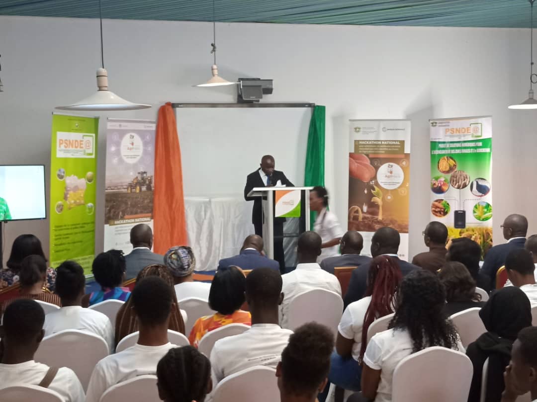JeffAmann_'s tweet photo. #CIV225🇨🇮l Temoignages émouvants des participants au projet @CivAgriHack qui estiment avoir beaucoup appris de cette aventure. 
#CivAgriHack #Psndea #Ict4Ag #Civ https://t.co/UsCiJgNZHK
