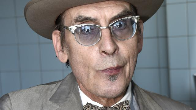 HEELAL
Hoe verder men keek
hoe groter het leek

(Uit: Dag en nacht geopend, 1970)
49 jaar geleden, en even sprankelend als toen het werd geschreven. We blijven achter met in onze collectie 17 bundels @BibliotheekOss <a href="/biebuden/">Bibliotheek Uden</a> @BiebVeghel