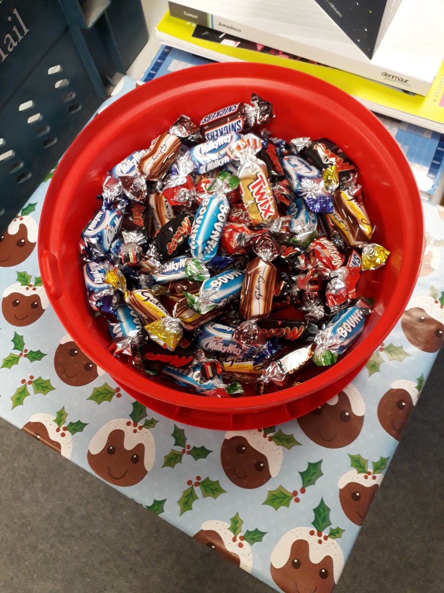 So the Christmas treats are coming out in the office. Celebrations are one of my favourites, what do you like best? 

#TwitTeam #ChristmasTreat #Printing