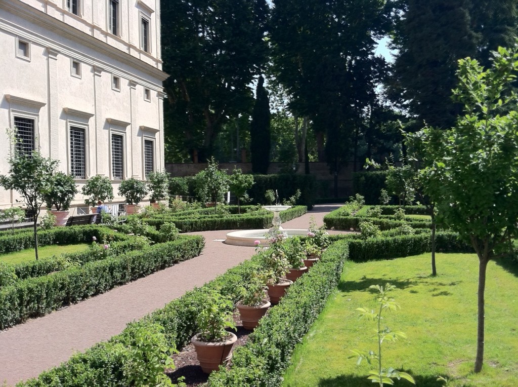Villa Farnesina. Post Renaissance Garden, Rome (P. Hunt photo 2011) Garden was built as a Khorasanian "Chahar Bagh".
