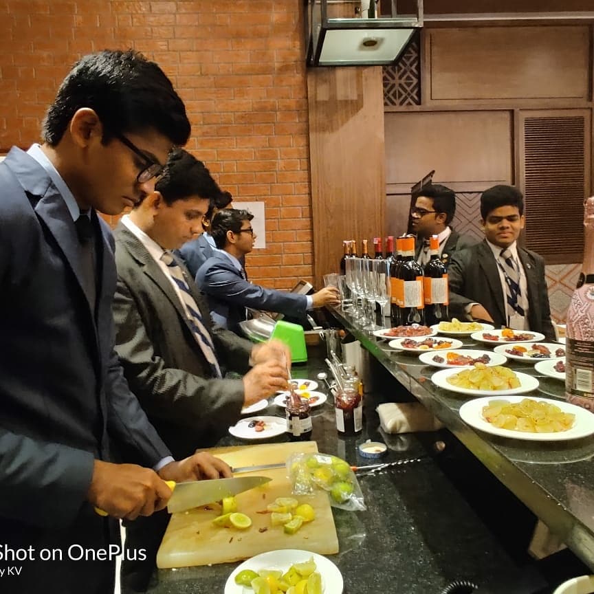 IIHMHyderabad's tweet photo. IIHM Master Class on wines by Peter Honigh to students of @iihmhyderabad at @Radisson
#IIHMmasterclass #iihmrocks https://t.co/jK6h5Wk2CN