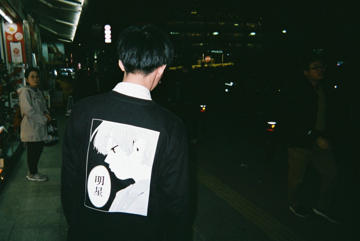 O Xrhsths クボタカイ Sto Twitter クボタカイグッズ 明星ロンt 3500 僕クボタカイがデザインしました 背中の イラストが目を引くの前面はあえて無地にしました そして左手首には僕のサインを書いてます かわい 購入リンク Https T Co