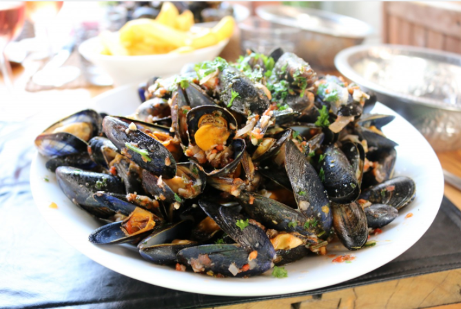 blue_gingeruk's tweet photo. Try our Indian style mussels at 17, Bell Street, Whitchurch, RG28 7AE. #mussels #indianfood #indianrestaurant https://t.co/jwshJPjL9r