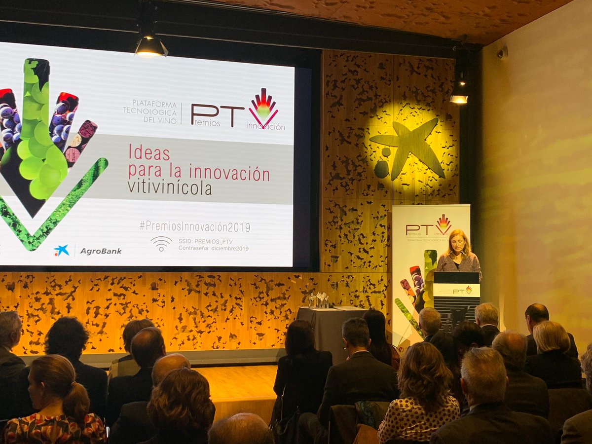 Carme Sabrí, directora de AgroBank, y Mireia Torres, pta. <a href="/PT_Vino/">PTVino</a> , inauguran los “Premios Innovación 2019” en <a href="/CaixaForum/">CaixaForum</a> #Madrid. 

Con el apoyo de @mapagob con <a href="/Isabelbombal1/">Isabel Bombal Diaz</a>
 
¡Orgullosos de formar parte de este encuentro!

#PremiosInnovacion2019