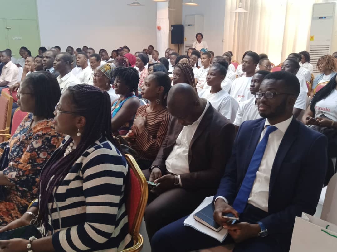 JeffAmann_'s tweet photo. #CIV225🇨🇮I Jean Delmo (@Delmo225) fondateur de start-up @dev_ict4, consultant pour le @CivAgriHack relate le parcours de la compétition de création de solution pour l'#agriculture ivoirienne. 
#CivAgriHack #Psndea #Ict4Ag #Civ https://t.co/IXKjfWVb9f