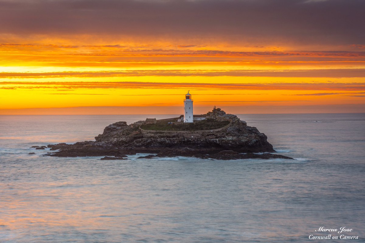 Cornwalloncam's tweet image. An amazing autumn sunset over Godrevy lighthouse.
#kernow #cornwall #uk #godrevy #lighthouse #sunset #colours #clouds #sky #sea #reflection #autumn #seascape #landscapephotography #Nikon #nikonphotography #art #nisifilters #nisiuk #mothernature #stivesbay #lovecornwall
