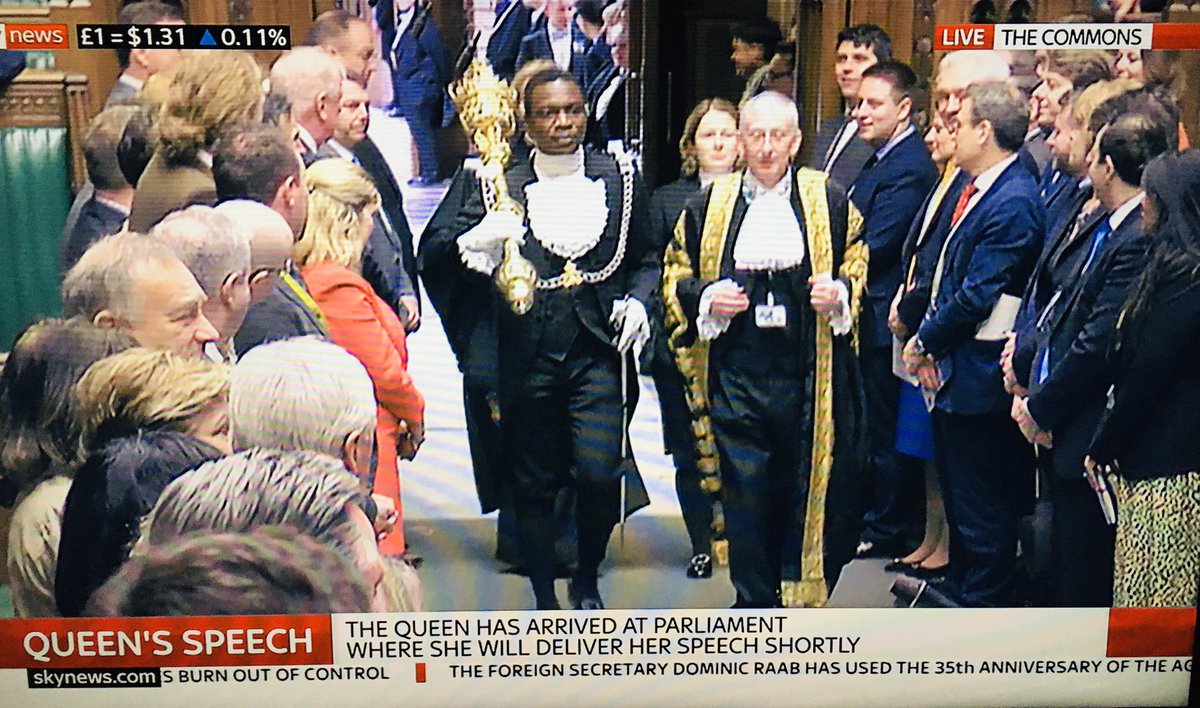 Handsome men with magnificent royal sceptres... it’s the Queen’s Speech! #QueensSpeech #hotties #London bit.ly/2j8kNVE