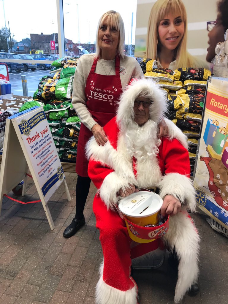 <a href="/DavislfcSteve/">Steve Davis</a> Santas Galore for a couple of days <a href="/Tesco/">Tesco</a> Roneo Corner with festive music. I'm here to help #Tescocommunitychampion #Tesco RoneoCommunity