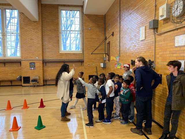 UCS_UFT's tweet photo. A beautiful #connection btwn 2 #ucsuft in #queens Student council from #qirt participated in a day of service at @PS52Q school. The HSstudents helped to wrap gifts for the ES students. They also helped with the schools indoor fun day! #communityschools #UnionProud https://t.co/ZyQ18IWZ4s