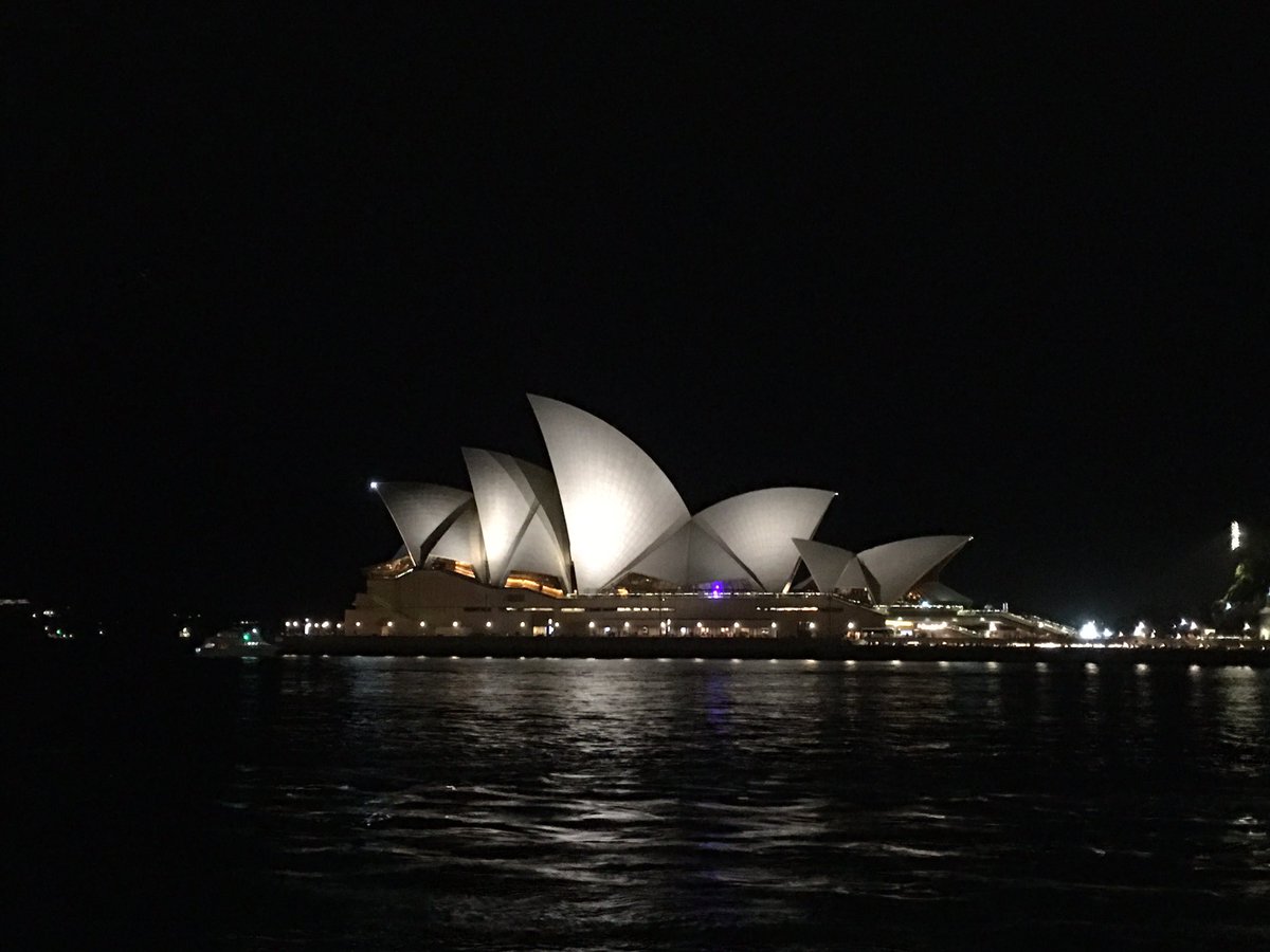NathanSchafer99's tweet photo. There was smoke haze at Sydney today, but it was still a good day exploring. https://t.co/PRcJKhniXv