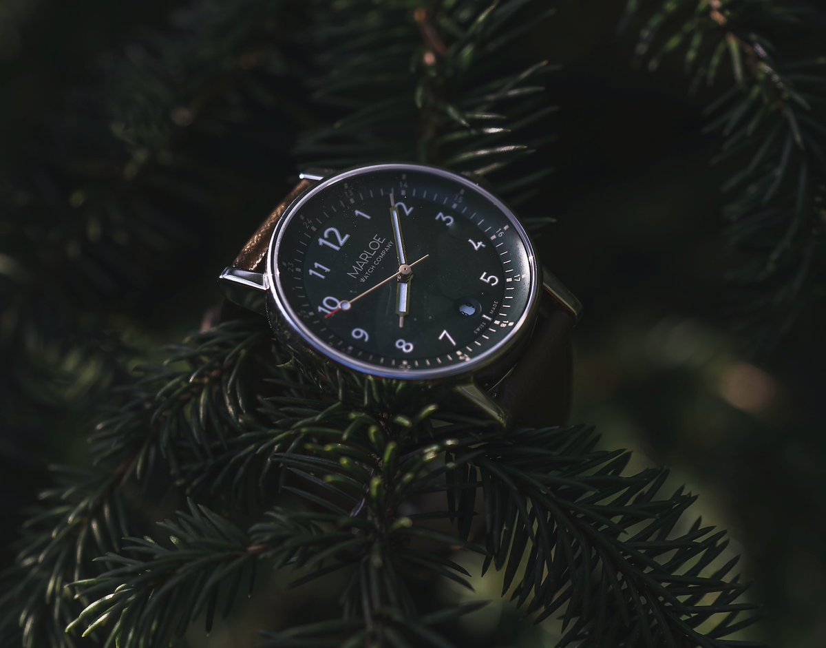 Feeling a little delicate today due to an excess of tipples, mince pies and turkey? The Haskell Field Standard rocks a green face all year round... shame the same can't be said for us.
.
marloewatchcompany.com/collections/ha…
