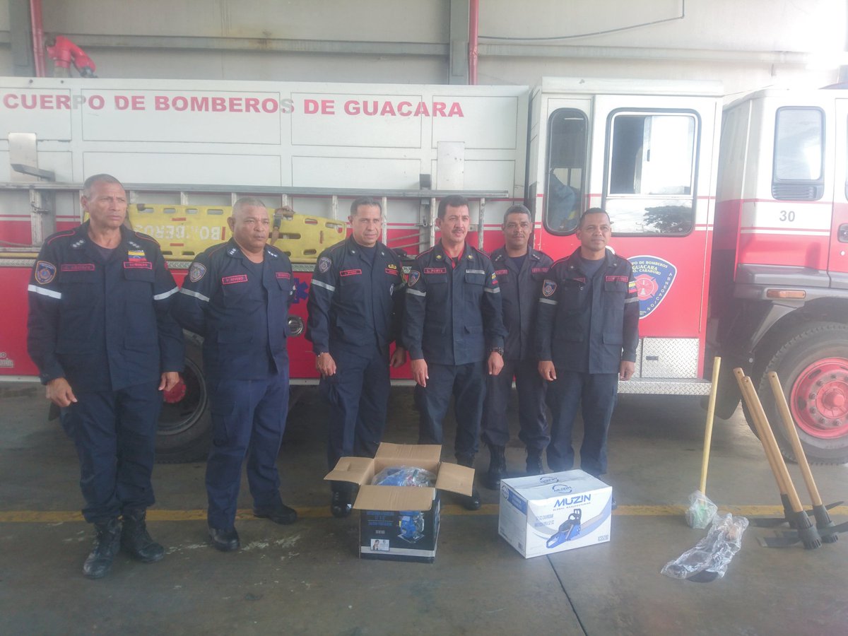 CentralReedan's tweet photo. #Enterate @infofonbe realizó dotación de  una moto bomba,  una motosierra y herramientas manuales de trabajo  @GuacaraBomberos @bomberospuerto2 y @Bomberosbejuma1 la cual fue recibido por los 1eros. Comandante de los CB beneficiados. https://t.co/1Jzm9AKZnX