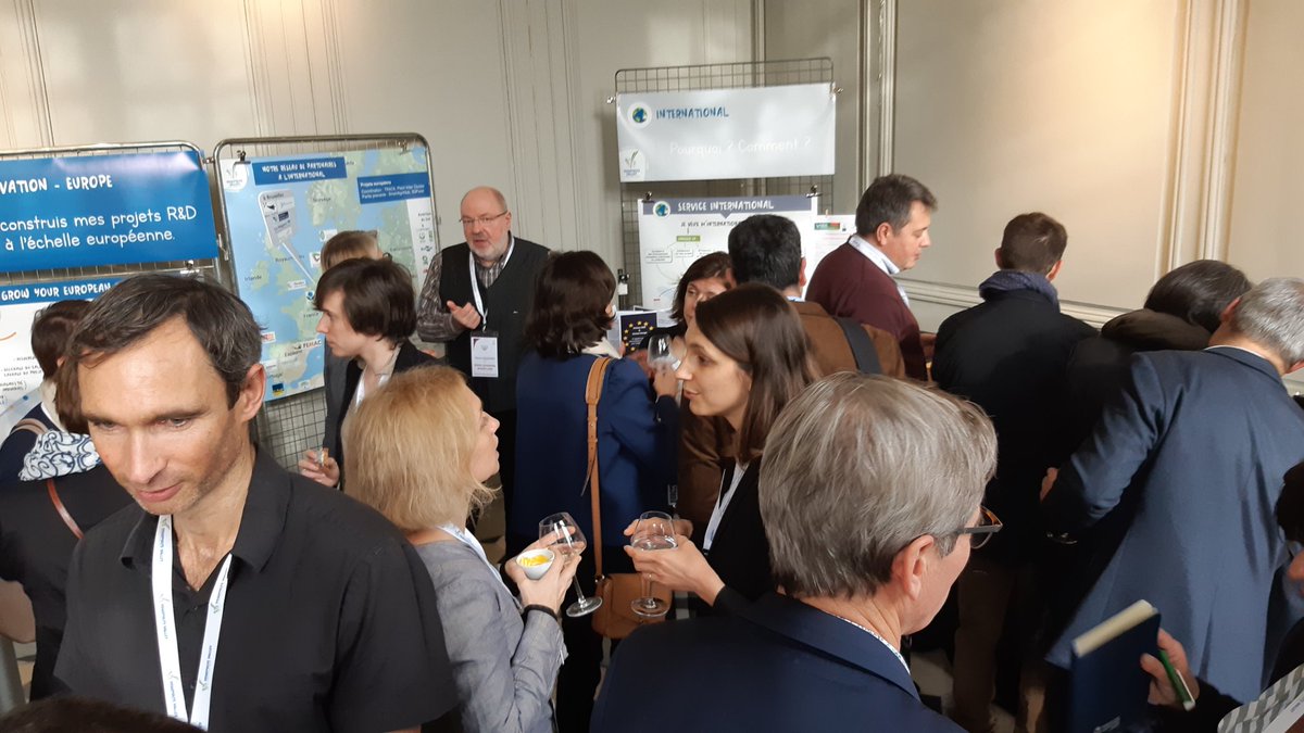 VEGEPOLYSVALLEY's tweet photo. Carrefour des adhérents : beaucoup de temps de réseautage,  de découvertes croisées entre filières, entre territoires, entre type d'innovations. De vraies opportunités de rencontres au sein du réseau du pôle https://t.co/B4HgeH62cn