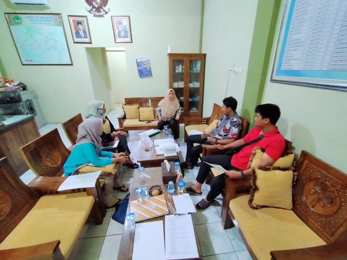 Smkijepara's tweet photo. Persiapan melayani siswa baru.. semoga Allah Swt. Senantiasa memberikan yang terbaik. Optimis. https://t.co/Ut86RwKF2q