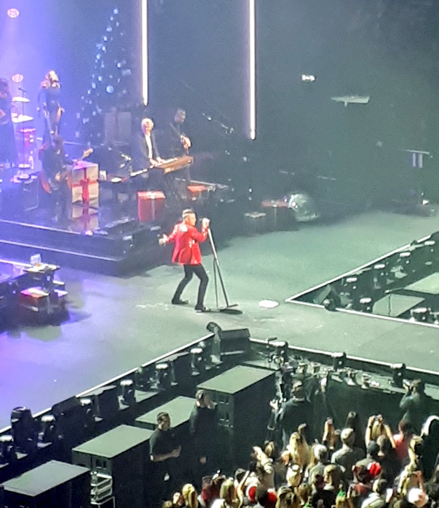 Angel_Devil982's tweet photo. My pics from the Robbie Williams show I went to recently. Had a fantastic time - even from where I was on the "higher" seats the energy was palpable. Wonderful show, and a gifted showman. Great gig memories. 🎙🎶 

#RobbieWilliams
#robbiescominghome 
@robbiewilliams https://t.co/sZJ6YP8Rum