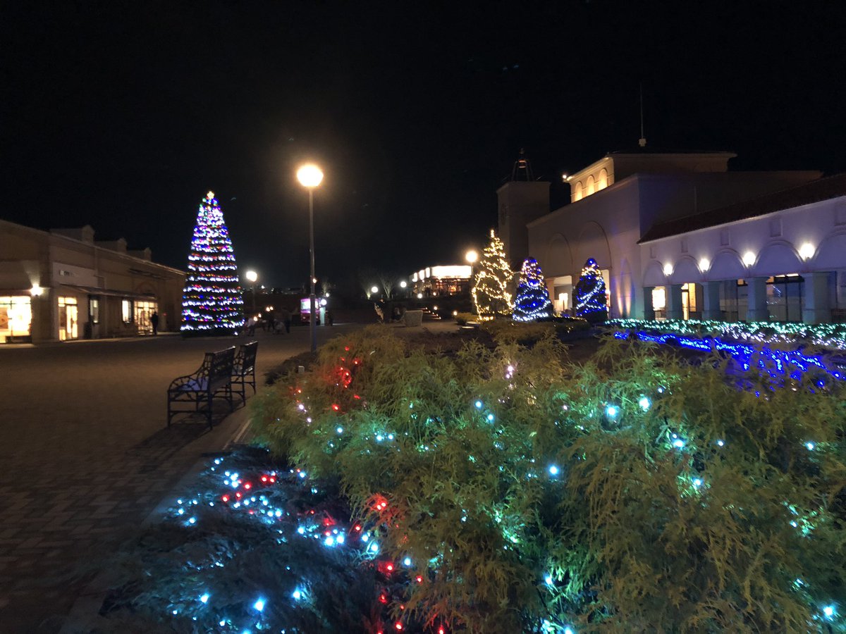 公式 Nasumo ナスモ 今年も那須ガーデンアウトレットのイルミネーションが綺麗ですよ っ あちこちにクリスマスツリーがありました お買い物ついでにぜひ 黒磯板室icの目の前なので好アクセスです 那須塩原駅から無料シャトルバスもありますよ