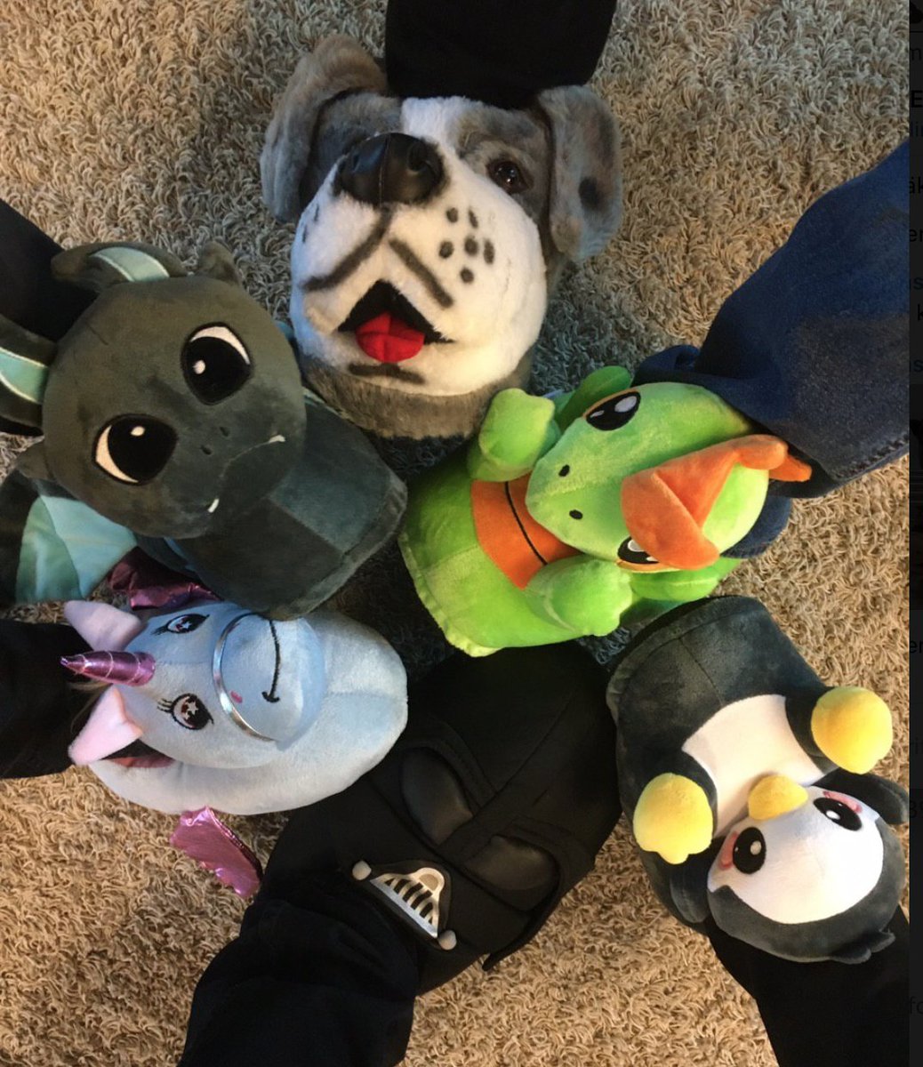 Koska toimistosta tuli kengätön, tarvitaan asiaankuuluvasti toimistotohvelit!