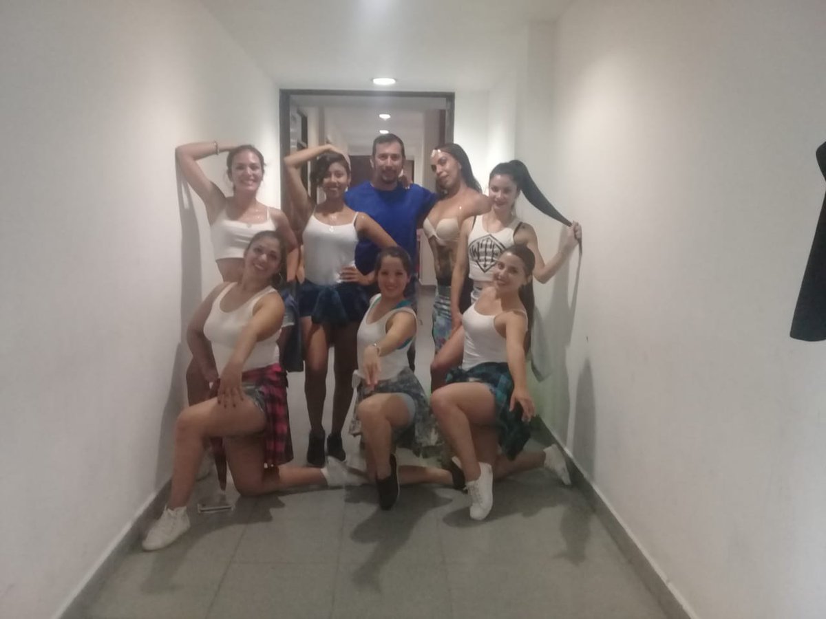 Arte y Movimiento dijo presente en #TeatroCasaDeLaCultura Danzando  creamos un mundo mejor💙💃