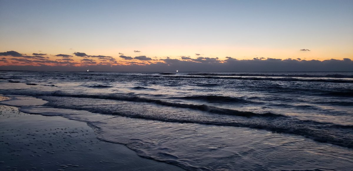 dafoink's tweet photo. Chilly on the beach. Wish I didn't have to work. Small cold waves, but after the sun comes up, it might be fun. #OBX #hatterasisland #capehatteras #surfhatteras #surfobx #obxsurf https://t.co/SYaR82C4LD