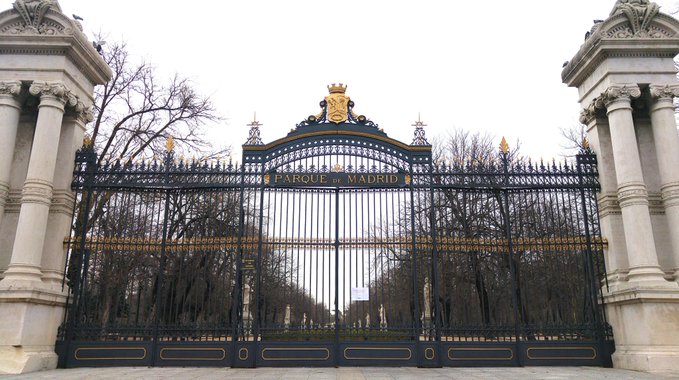 💨Este jueves, por previsión de fuertes rachas de viento, a partir de las 13:00 horas se procederá al desalojo y cierre de los Jardines de El Retiro y otros 8 parques de la ciudad.
