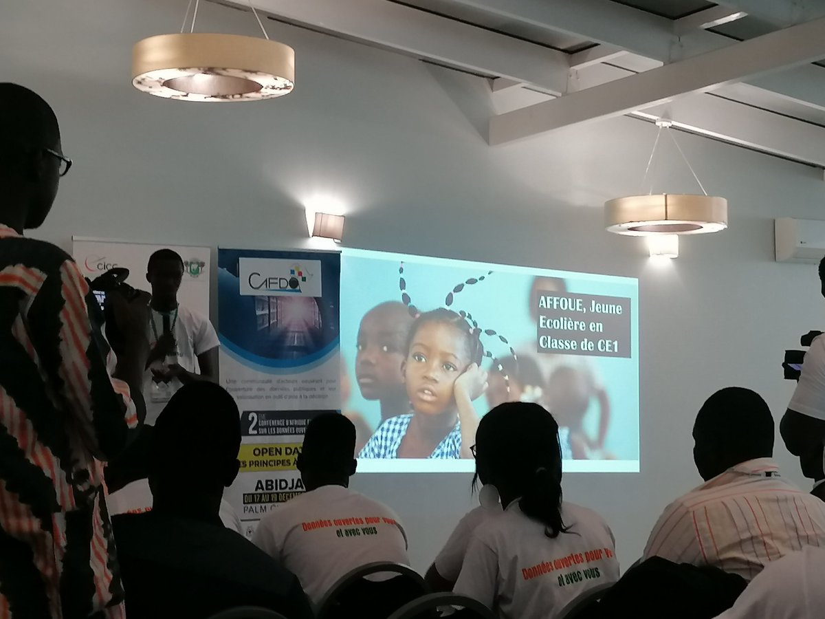 DAuxiliatrice's tweet photo. Jour 3 Cafdo pitch sur les projets du Hackathon. Un coucou spécial aux amazones de @Fem_Data
#RoyaleLami
#MariamKakaY
#Emmatanuel https://t.co/HMU4heDvty